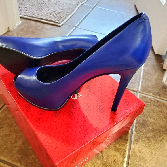Guess Heels - Picture 3 of 5